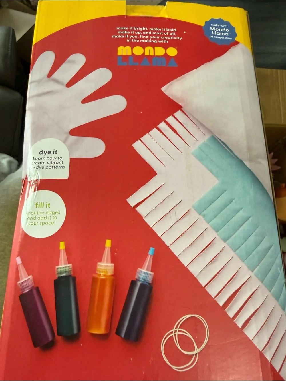 Mondo Llama Tie-Dye tie blanket Kit - Bright Rainbow